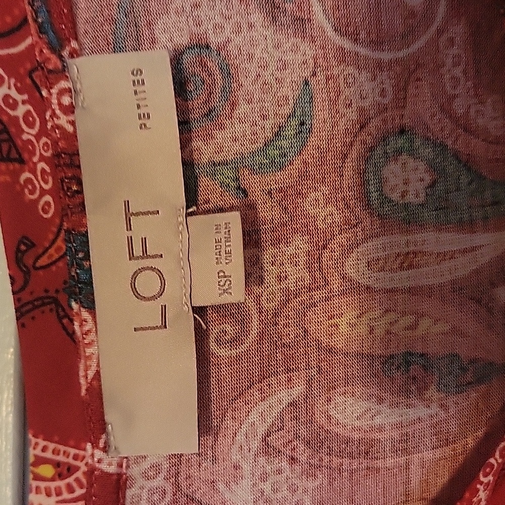 LOFT Red Paisley Short Ruffled Sleeve Top - Picture 4 of 6